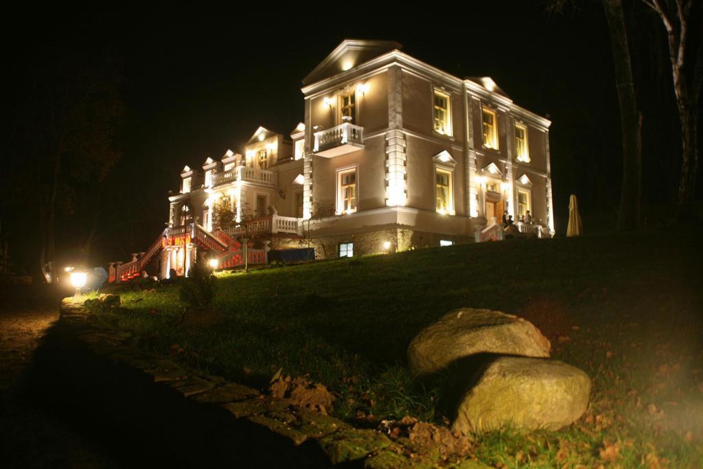 Palac Tarnowskich Ostrowiec Świętokrzyski Exteriér fotografie